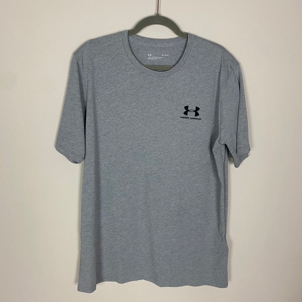 NWOT Under Armour Men's Loose Fit T Shirt Gray Short Sleeve Crew Neck Large